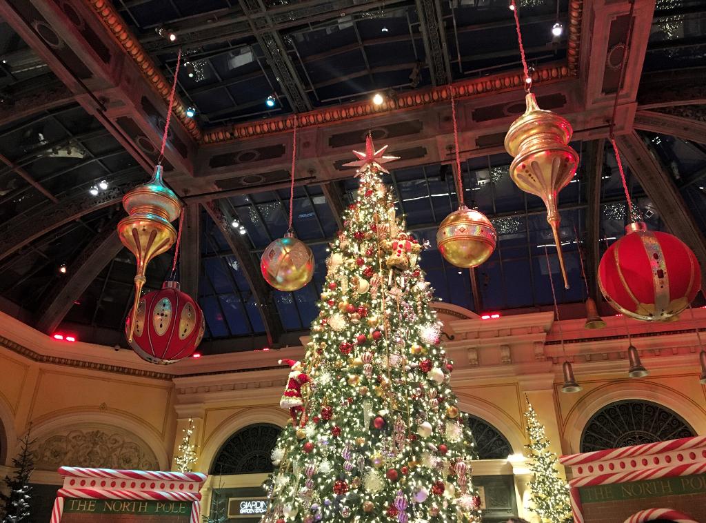 Bellagio's tweet photo. We are pleased to welcome the holiday season to The Conservatory! https://t.co/m2aUNF2hAS