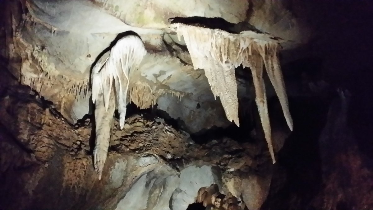 2016년 아내와 떠난 충청도 여행
돌아오는길  고수동굴을 돌아보고 왔다
오는길에 새로난 고속도로가 시원하게
안내하여 아늑한 나의  보금자리로 돌아왔다