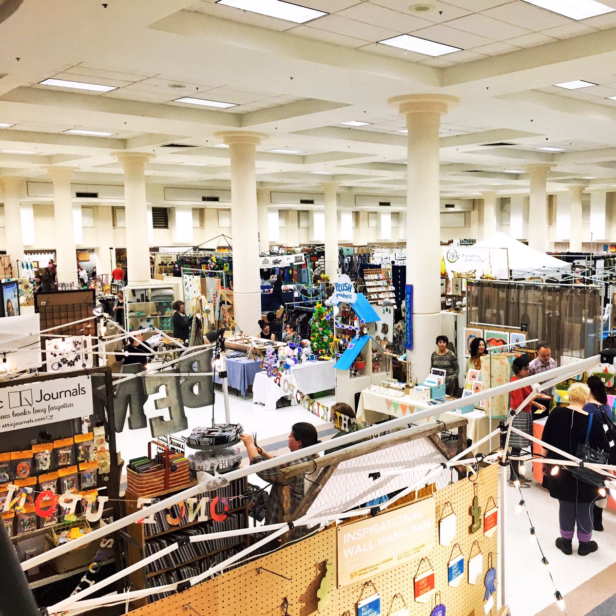 CraftySeattle's tweet image. The most wonderful time of the year, ready to see all the new and returning vendors at Preview Night!#urbancraftuprising