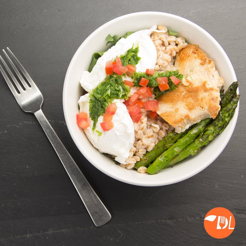 DeliverLean's tweet photo. New item! Classic Turkey Farro Breakfast Bowl with Asparagus, Tomatoes, Poached Eggs & Scallion Puree. #DeliverLean #breakfastbowl https://t.co/1MVDd3OWhB