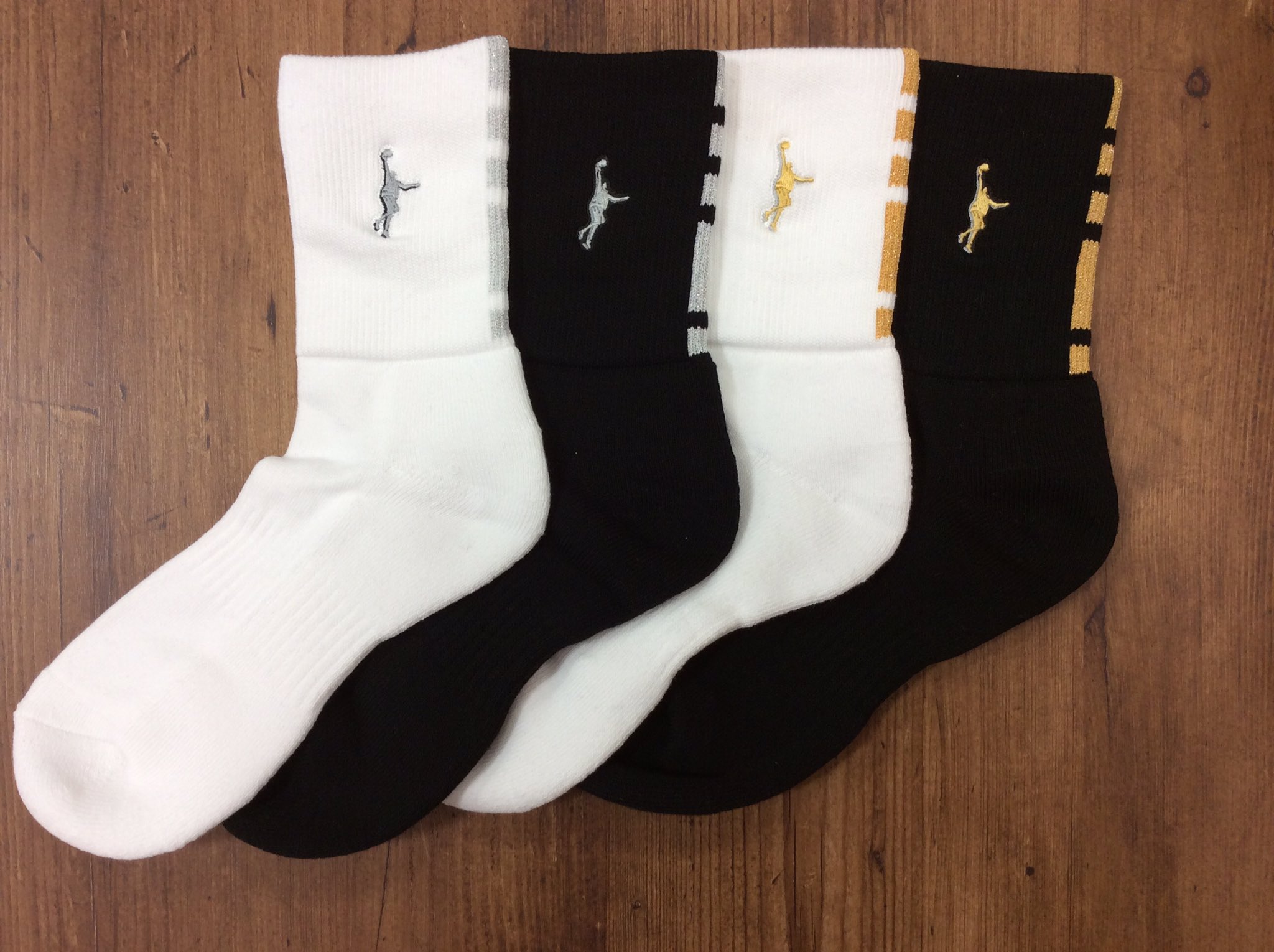 コイケスポーツ バスケ Twitterren New インザペイントソックス 定番ソックスの限定カラーが登場しました 金と銀の刺繍がカッコイイ これはゲットしなくちゃね インザペイント ソックス バッソク バスケ カッコイイ コイケスポーツ コイケスポーツ バスケ Twitterren New インザペイントソックス 定番ソックスの限定カラーが登場しました 金と銀の刺繍がカッコイイ これはゲットしなくちゃね インザペイント ソックス バッソク バスケ カッコイイ コイケスポーツ
