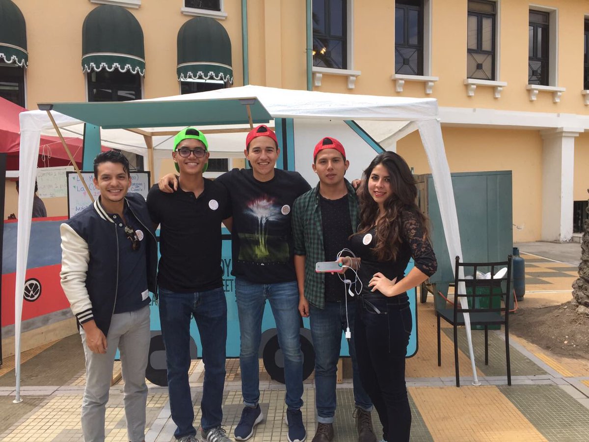 estebanjo12's tweet photo. Gran equipo #SweetsliceUSFQ @PaolaMKT https://t.co/BDVG64Nien