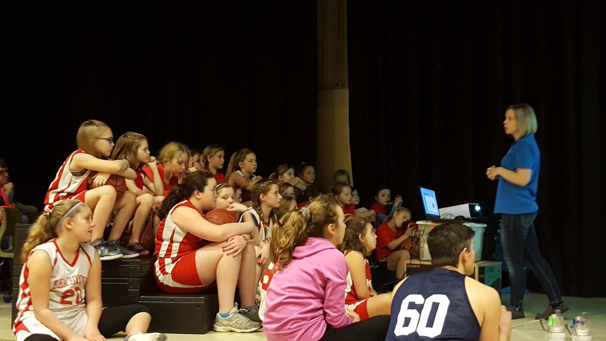 BrendaOldford's tweet photo. @beachycoveelem @bodyquestnl Tks Jennifer Roberts! Teaching us to fuel the PUMAS for a healthy athletic diet!! https://t.co/L4EAcknEXS
