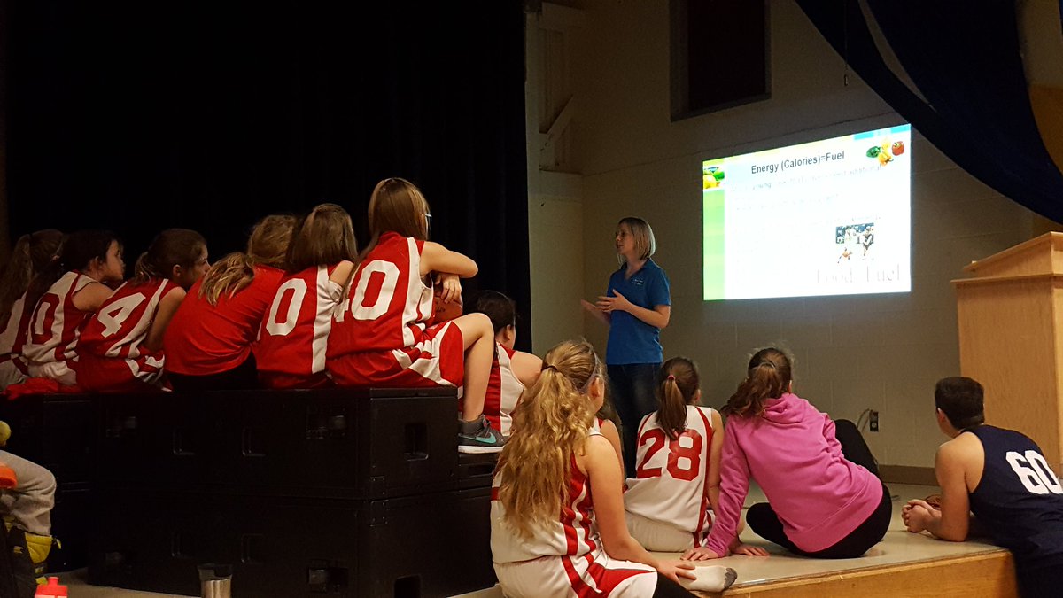 BrendaOldford's tweet photo. @beachycoveelem @bodyquestnl Tks Jennifer Roberts! Teaching us to fuel the PUMAS for a healthy athletic diet!! https://t.co/L4EAcknEXS