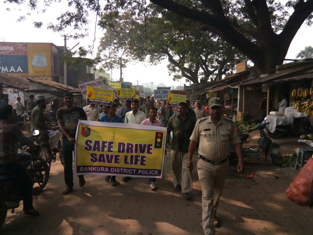 spbankura's tweet photo. #SafeDriveSaveLife awareness rally for driver and owner of commercial vehicles to educate reg road safety & MV Act #MejiaPS #ProjectJagaran. https://t.co/VmTYl8XmZ1