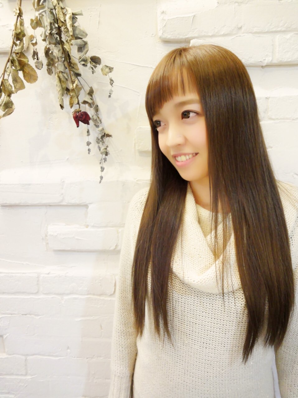To Oya 12月のご予約埋まりつつあります が 空きがありますのでご予約はお早めにどうぞ Scawaii 近藤千尋 さん風カラー 前髪に あえての ストレートヘア でナチュラル仕上げです 吉祥寺 美容室 ヘアセット ゆるふわ 透明感