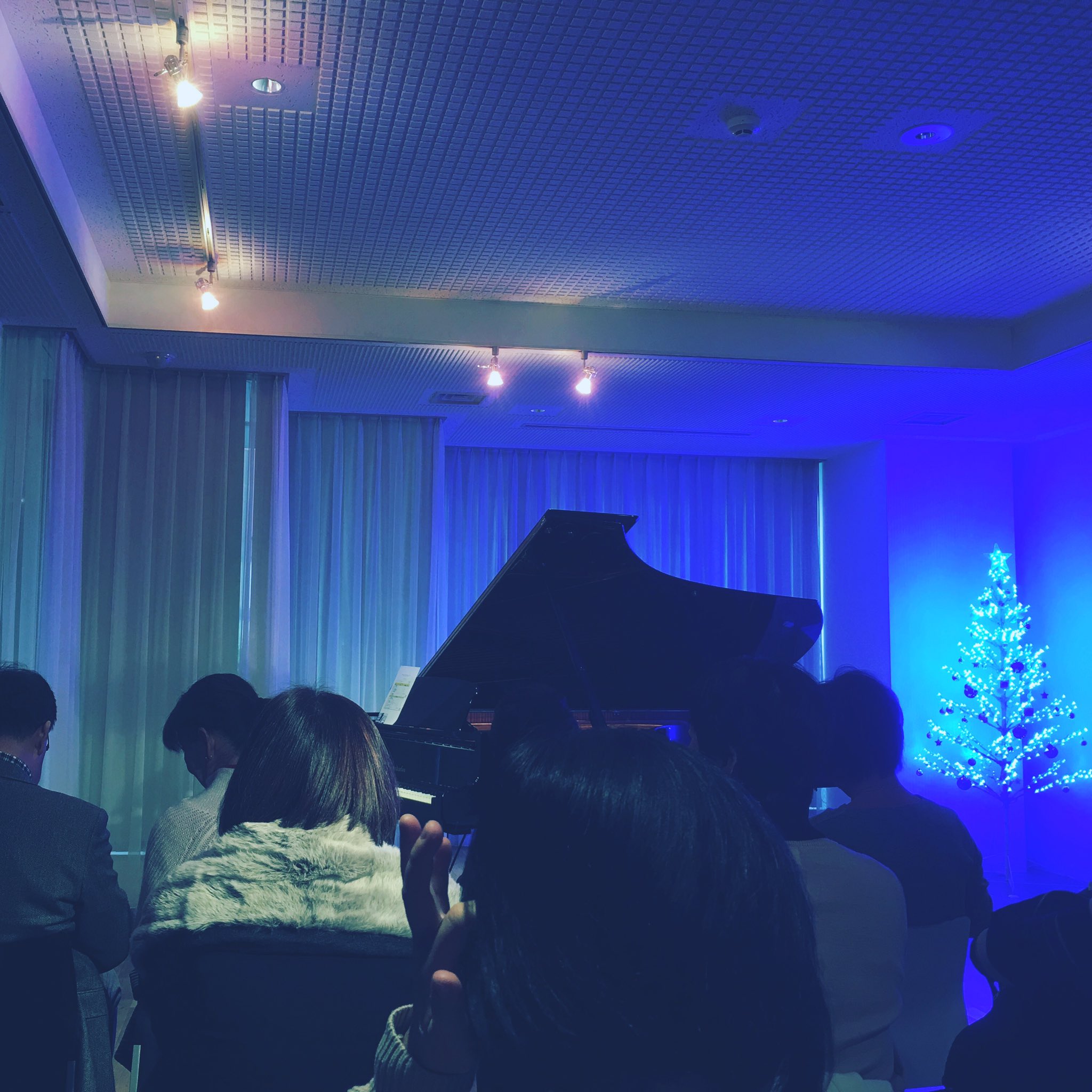 Ayumu Aizawa A Twitter ドイツのピアノメーカーのサロンでお客さん25人だけの親密なコンサート 来るまでずっと縷々夢兎と ペティートメラーと花代とティムウォーカーと黒宮れいのこと考えてた コンサートでアヴェ マリアを聴き終えた時 自分のやりたいことはっきり Ayumu Aizawa A Twitter ドイツのピアノメーカーのサロンでお客さん25人だけの親密なコンサート 来るまでずっと縷々夢兎と ペティートメラーと花代とティムウォーカーと黒宮れいのこと考えてた コンサートでアヴェ マリアを聴き終えた時 自分のやりたいことはっきり