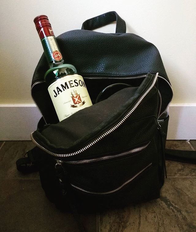 daysipper's tweet photo. Just getting ready for the #weekend with my good friend @jamesonwhiskey 😝 ☕️#craftcocktail #bottomsup #bartenderlife #drinkresponsibly https://t.co/ezklSXuAJ4