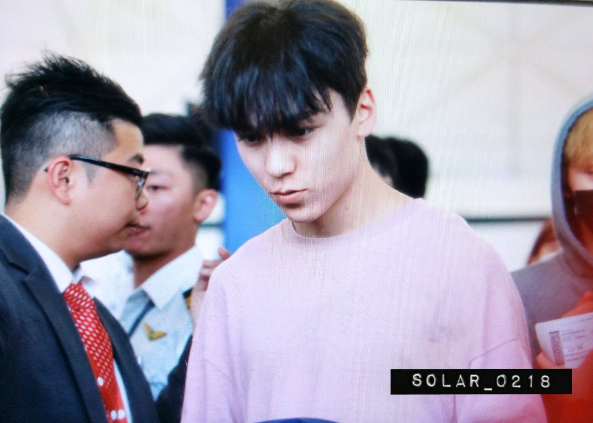 solar_0218's tweet photo. 161203 #버논 #세븐틴 한국 가쟈❣ https://t.co/TzGdsDbr87
