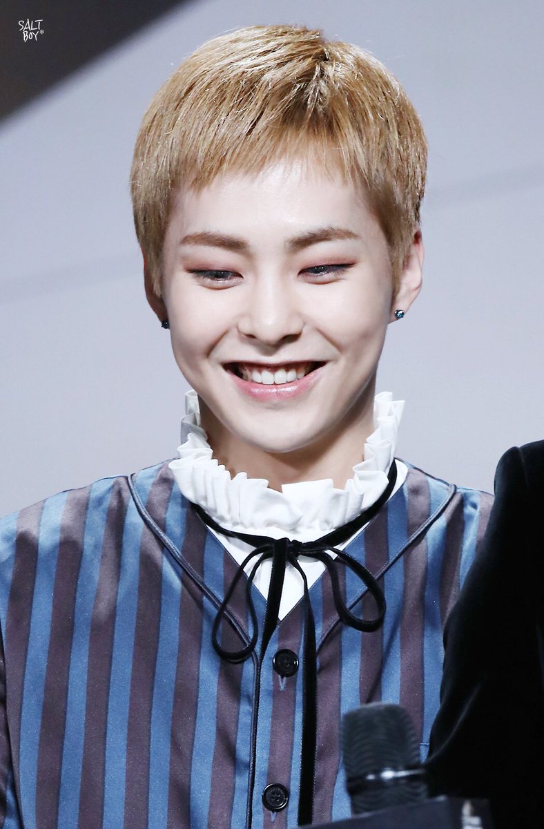 xiumingsalt's tweet photo. 161202 MAMA RedCarpet 
왕자님 등장 잊을 수 없어 😂
https://t.co/euR9i6NJhT
https://t.co/MvQNtDFVdz https://t.co/mfRWd0MNIW