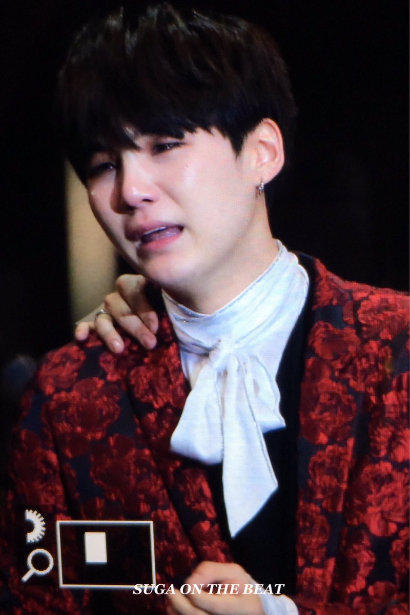 kp_lav_hd's tweet photo. ほんとにほんとにおめでとう🎊
#ArtistOfTheYear
#방탄소년단_대상_축하해
#2016MAMA https://t.co/SlrKxpOayn