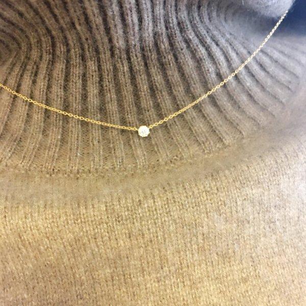 博多阪急 アーカー 一粒ダイヤネックレス T Co Losahash22 特別な方へのギフトや ご自分へのごほうびにも人気の一粒ダイヤネックレス 上品な輝きが 首元をさりげなく華やかに演出します 1階 アクセサリー アーカー T Co