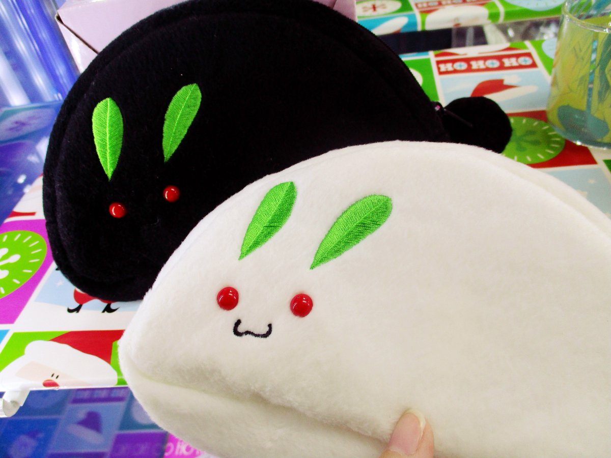 アニメイト福岡パルコ くじ情報 オンリーショップ限定アニくじ うさめいと 本日より発売 A賞のびっぐうさめいと は全長約52cm べじたぶるカラーのうさめいと達と比べるとまるで親子 うさめいとポーチも雪うさぎみたいで可愛いばい このうさめいとは