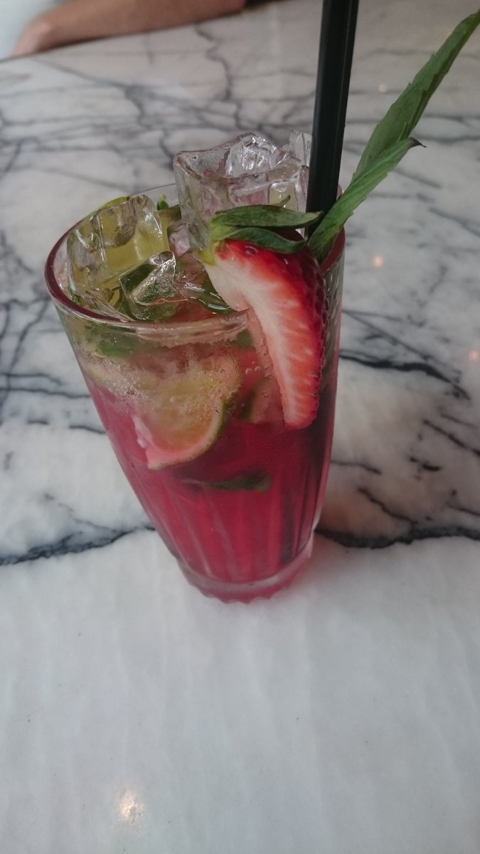 Meezer_Mum's tweet photo. Nice day for it!  #strawberrymohito #cococubano https://t.co/4FV3HpAnFN