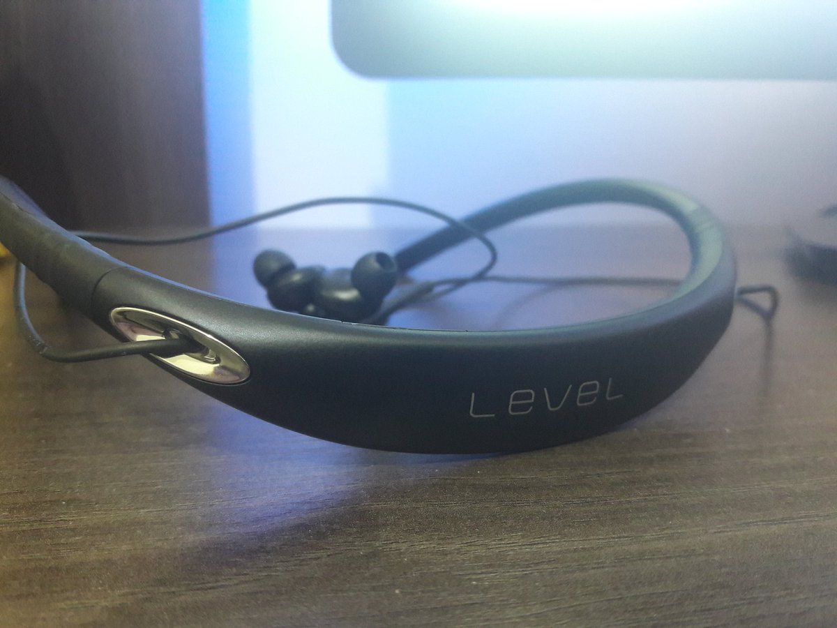 douglaslise's tweet image. Hey @SamsungBrasil, valeu pela cortesia. Fones bluetooth Level U Pro pela compra de um A5. Muito obrigado. Já era seu fã, agora muito mais.