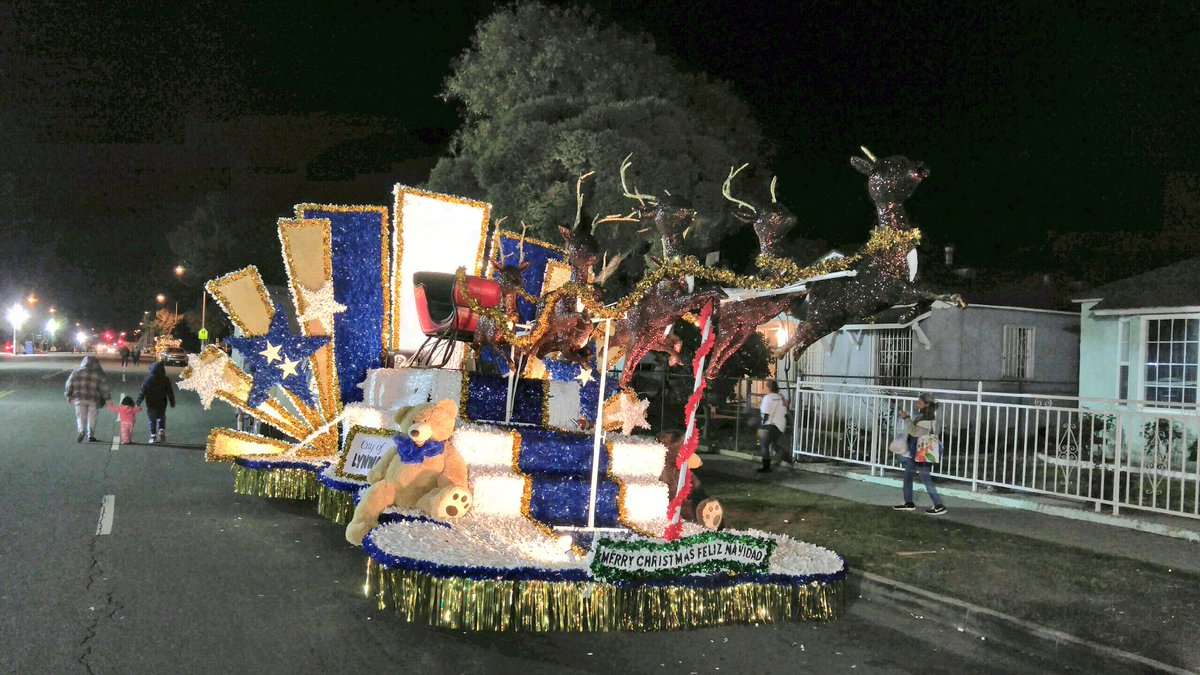 Good2Float's tweet image. Merry Christmas and Feliz Navidad everyone, "Ho, Ho, Ho." #lynwoodchristmasparade #santaclauseiscomingtotown