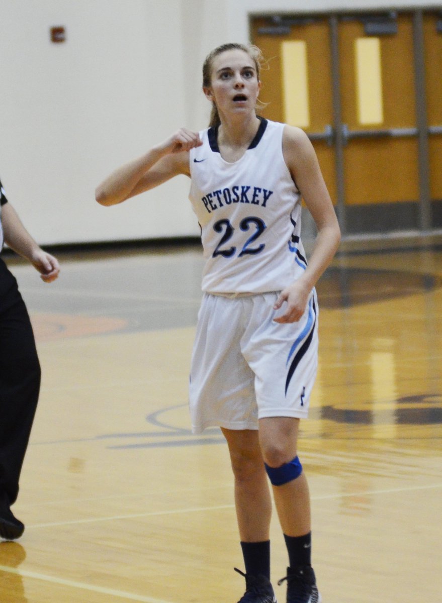 DrewKochanny's tweet photo. Realization of a buzzer beater by Petoskey's Isabel Anderson. PHS reaches OT on Anderson's shot but falls to Brighton, 51-50 #northernpreps https://t.co/qDgJtp6WVq
