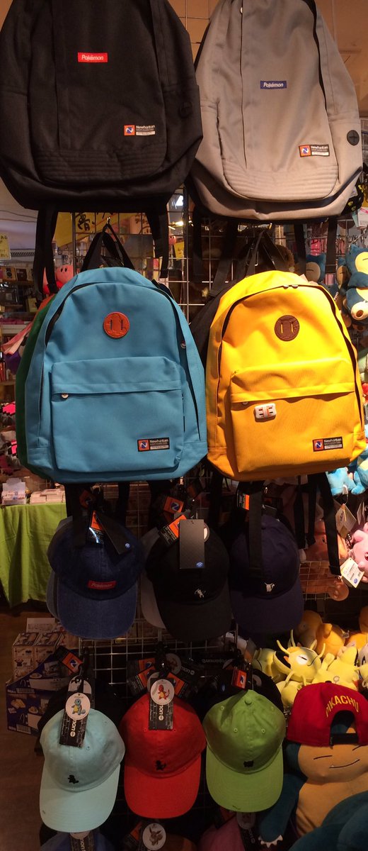 ヴィレヴァン 吉祥寺パルコ オンザコーナー En Twitter ポケモン ニューハッタンコラボのリュックとキャップが発売開始です リュックのブタバナのところに各キャラのシルエットが 細かい 店頭にはポケモンぬいぐるみも大量発生中ー