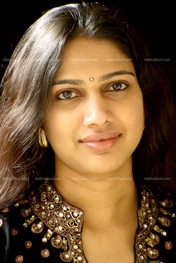 mathrubhumi's tweet photo. ഗായത്രിയുടെ ബ്യൂട്ടി സീക്രട്ട്‌സ് https://t.co/nyc0dqz2yP #Fashion #Celebrity_fashion https://t.co/vY9Y3xdXXB