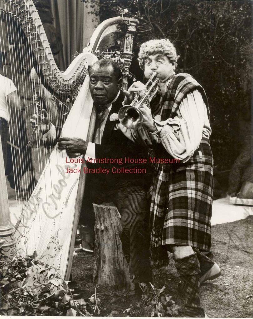 PaulJon54388869's tweet photo. Louis Armstrong and Harpo Marx. https://t.co/tlKBDicCvn