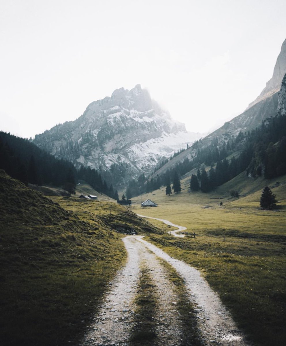 coffee_n_mtns's tweet photo. The world is too big to stay in one place. https://t.co/FSGOkoCbpn