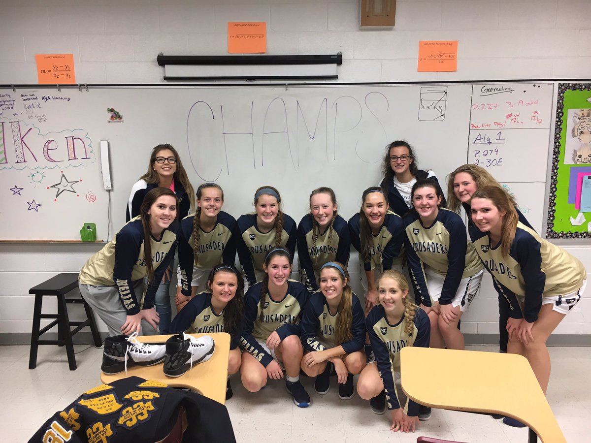 vbell56's tweet photo. @HeliasLadyBball What a week for our JV girls 4 games in 5 days wrapped it up with a tourney win #champs #saderstrong https://t.co/SFmYSTnQTB