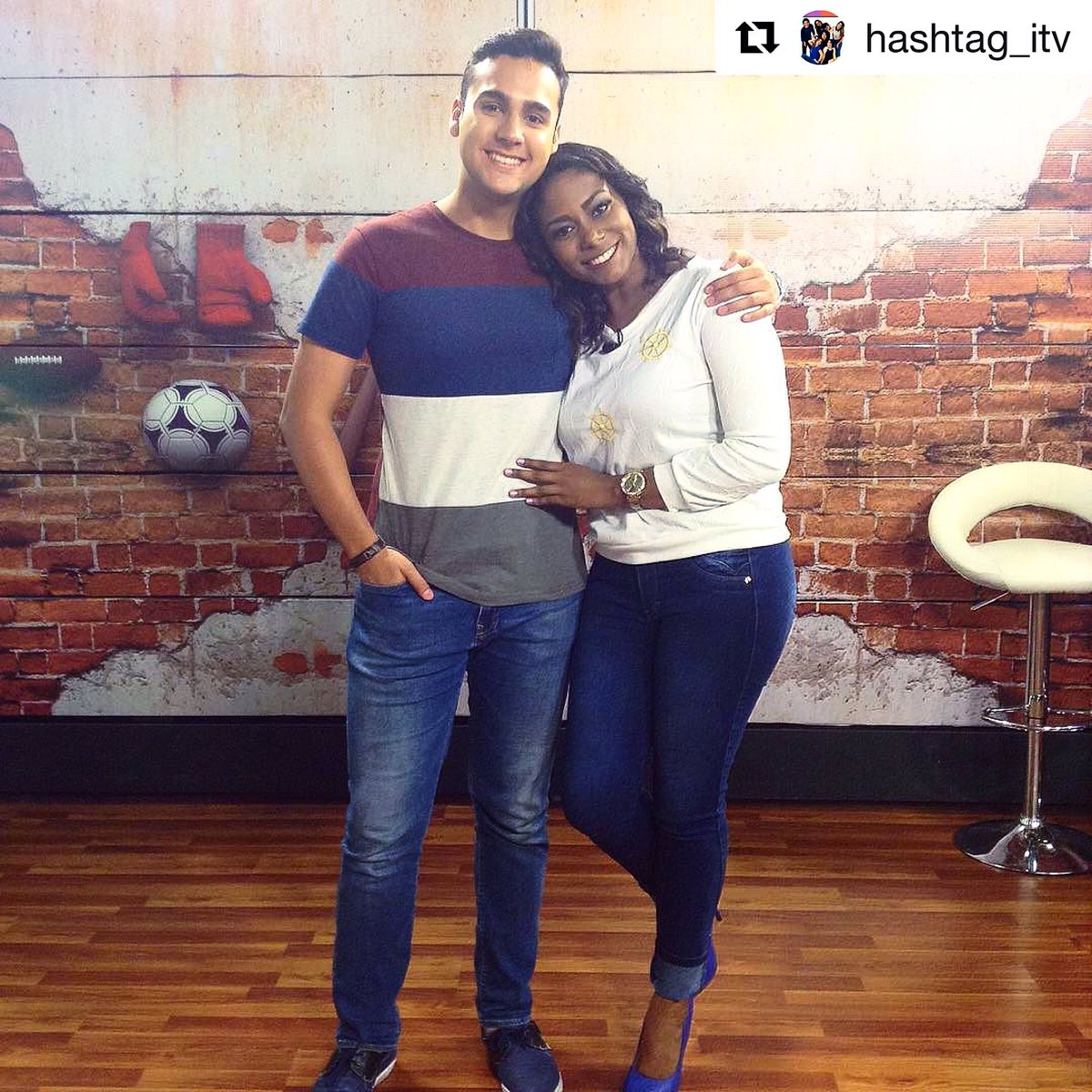 DosisNocturnaEc's tweet photo. Mmmmmm.... @felipecolino y @josselynbarker andan sospechosos...😏🔥 Cuidado!😂😂 La mejor sonrrisa de todas😍 @hashtag_itv https://t.co/KvRmTYJ8F2