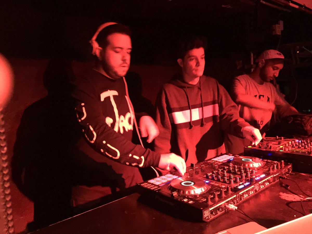 MustFun_es's tweet photo. Arranca @WGangsters #Fuego🔥🔥🔥 #FloorMustFun https://t.co/nAc1G5HWgk