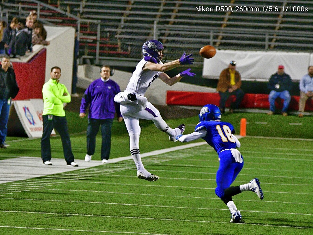 razorbackFoto_'s tweet photo. Fayetteville bull dogs lead nlr wildcats 40-19 with one quarter of play remaining @SportingLifeArk #arkansas #football https://t.co/sYtTYV2f39