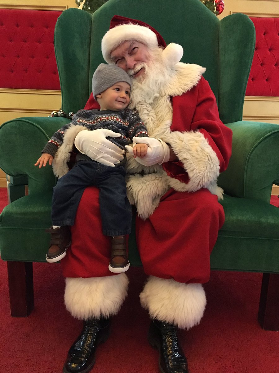 _lex_8's tweet photo. Instant besties. 🎅🏼🎁🎄 I'm so in love with this little man. https://t.co/775OwQXvl5