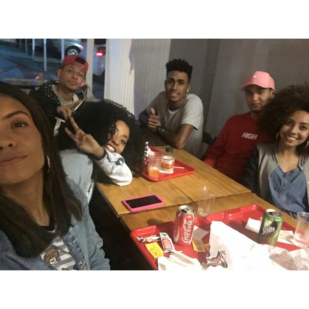 Steoli9's tweet photo. Rolê com os parças 😎❣
#Busger
@madruguinha_jn https://t.co/HutRmswouD