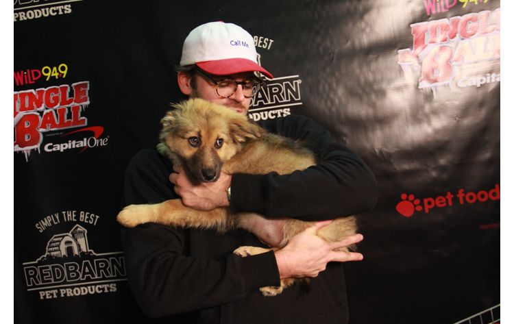 Wild949's tweet photo. OMG you HAVE to check out these cute #JinglePets pics from #Wild949JingleBall! 👉 https://t.co/G5A4er4JEz 👈 #redbarninc #iHeartPFE https://t.co/jFmNLRngwx