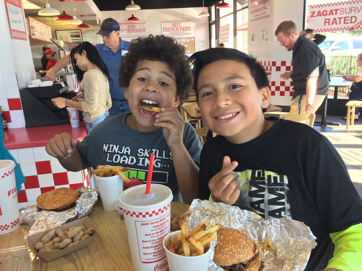 Erin Truxaw (@misstruxaw) on Twitter photo Loved celebrating the accomplishments of some well- deserving students w/ burgers and fries. <a href="/WadeEducation/">Mr. Wade</a> <a href="/ADES_SMUSD/">Alvin Dunn School</a> Loved celebrating the accomplishments of some well- deserving students w/ burgers and fries. <a href="/WadeEducation/">Mr. Wade</a> <a href="/ADES_SMUSD/">Alvin Dunn School</a>