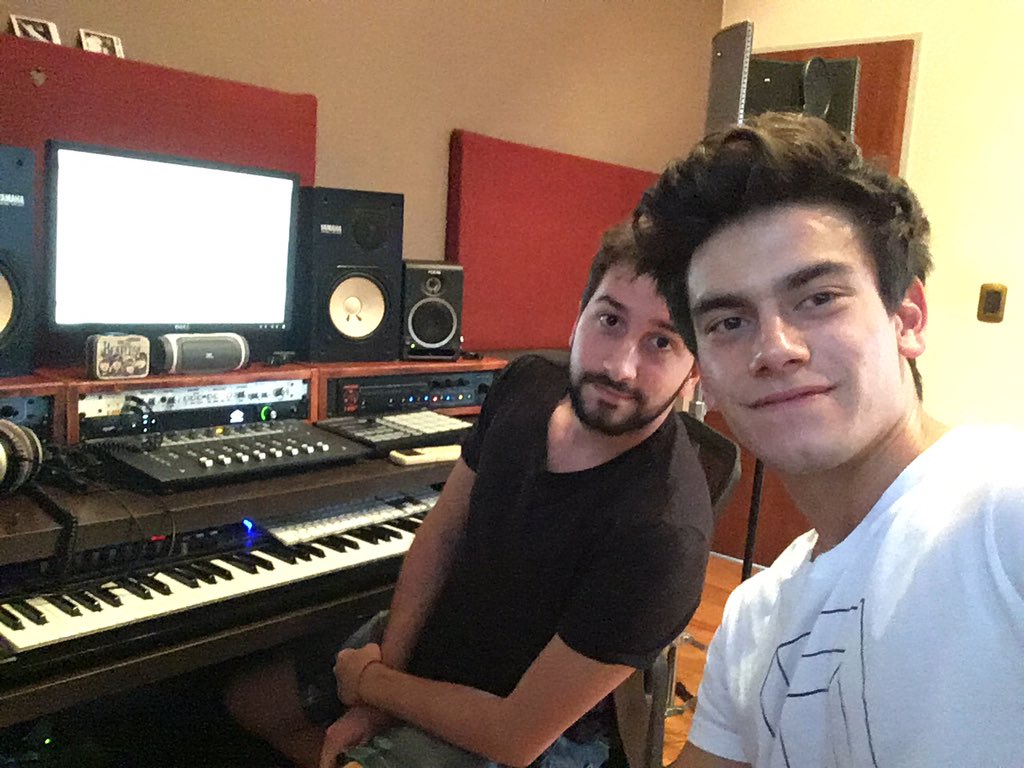 agus_bernasconi's tweet photo. @nicolascotton 🎤🎤👌🏻 https://t.co/zP0S10BN7C