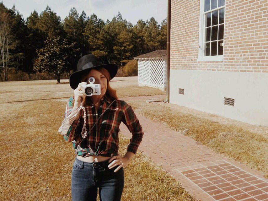 tiffanynapper's tweet photo. Doin that traveling trunk show thing, following signs and stopping for adventures along the way. #FoxiesRoadTrip https://t.co/4U7dksoWI5