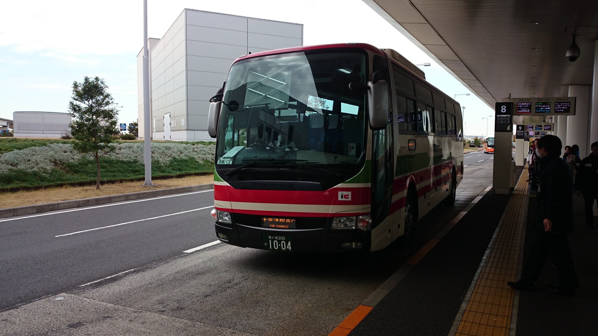 おけら A Twitteren 羽田空港国際線ターミナル7番1240発の木更津駅行きは 日東交通木更津営業所袖ヶ浦0か1004で運行 乗車1名 T2 12乗車5名 T1 12乗車6名 川崎浮島jct湾岸線 アクアラインが事故通行止の為 営業所