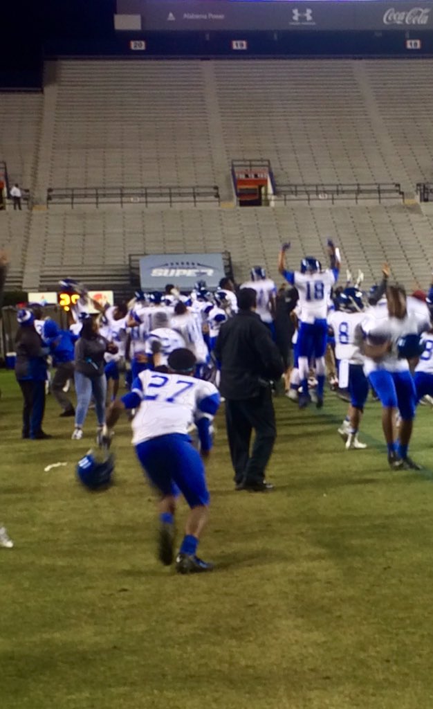 stu_mccann's tweet photo. #Ramsay defense stops #Opelika on 4th-and-1 w/ 1:15 left. Rams lead 21-16 #6AFinal #Blitz3340 @abc3340 https://t.co/zgDQA7DqTm