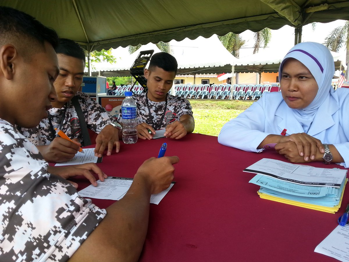 Maskum_official's tweet photo. Live update
Peserta atau penduduk bolehlah datang menjalani pemeriksaan kesihatan di booth no4 ..
Kesihatan terjamin kebahagiaan milikmu https://t.co/bnnh1Ar89D
