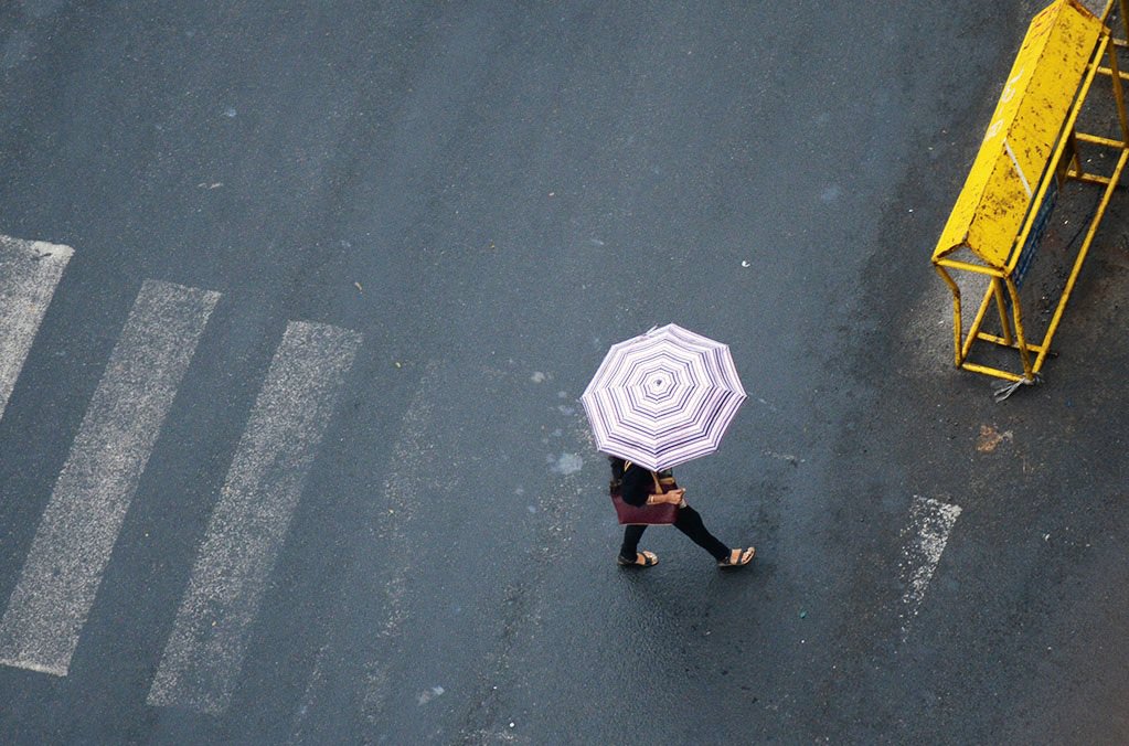 BangaloreMirror's tweet photo. Bengaluru chills under #Nada’s winter showers. #NADACyclone
https://t.co/i8vVHkdTnV https://t.co/sMt5n5FpLn