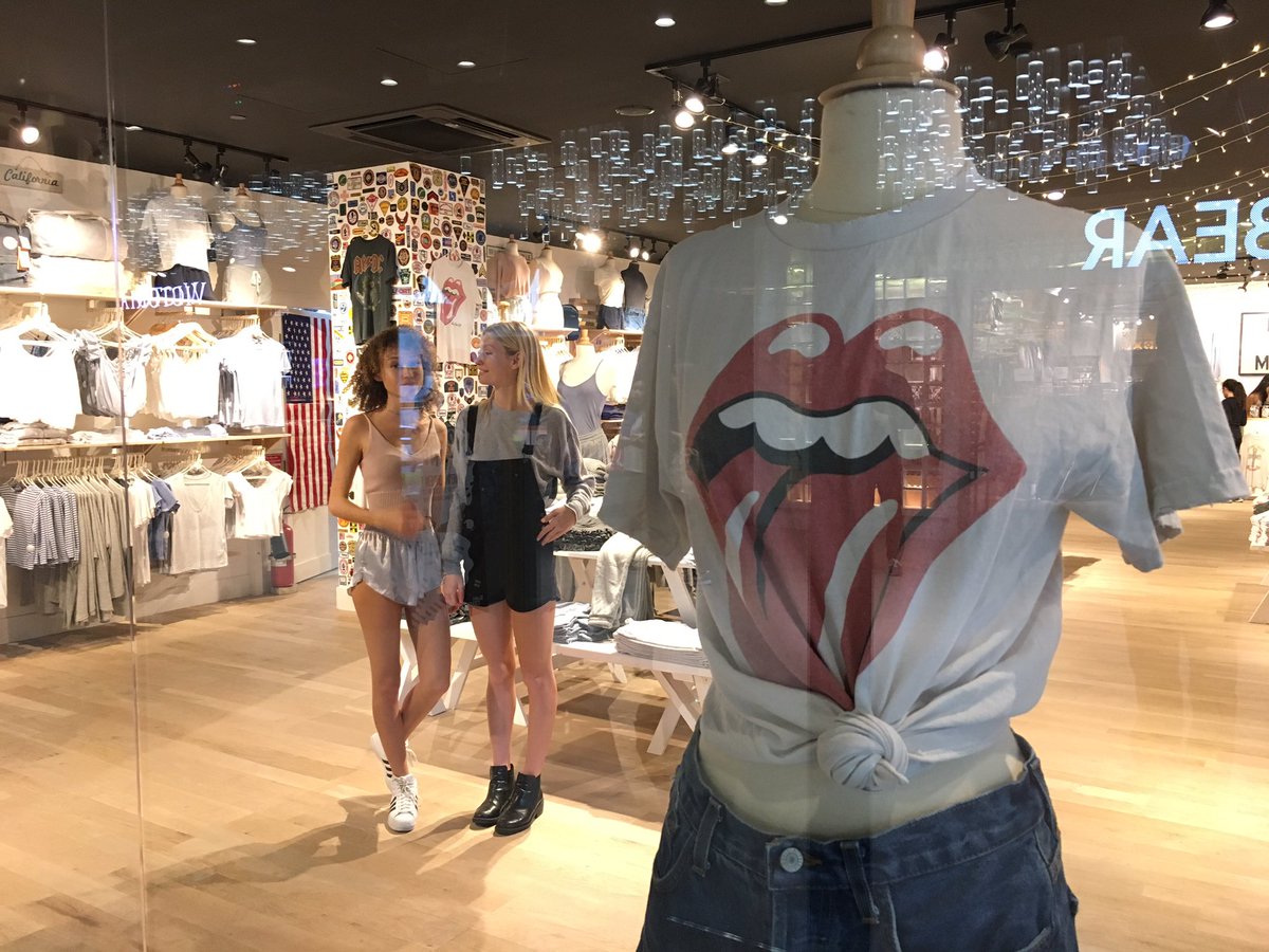 siam_center's tweet photo. เปิดอย่างเป็นทางการแล้วนะจ้ะ สำหรับสาวๆขาช้อป กับแบรนด์ brandy melville ที่แลนดิ้งตรงจาก USA มาเปิดที่แรกที่ ชั้น 1 สยามเซ็นเตอร์ https://t.co/6zOSjIS9Bd