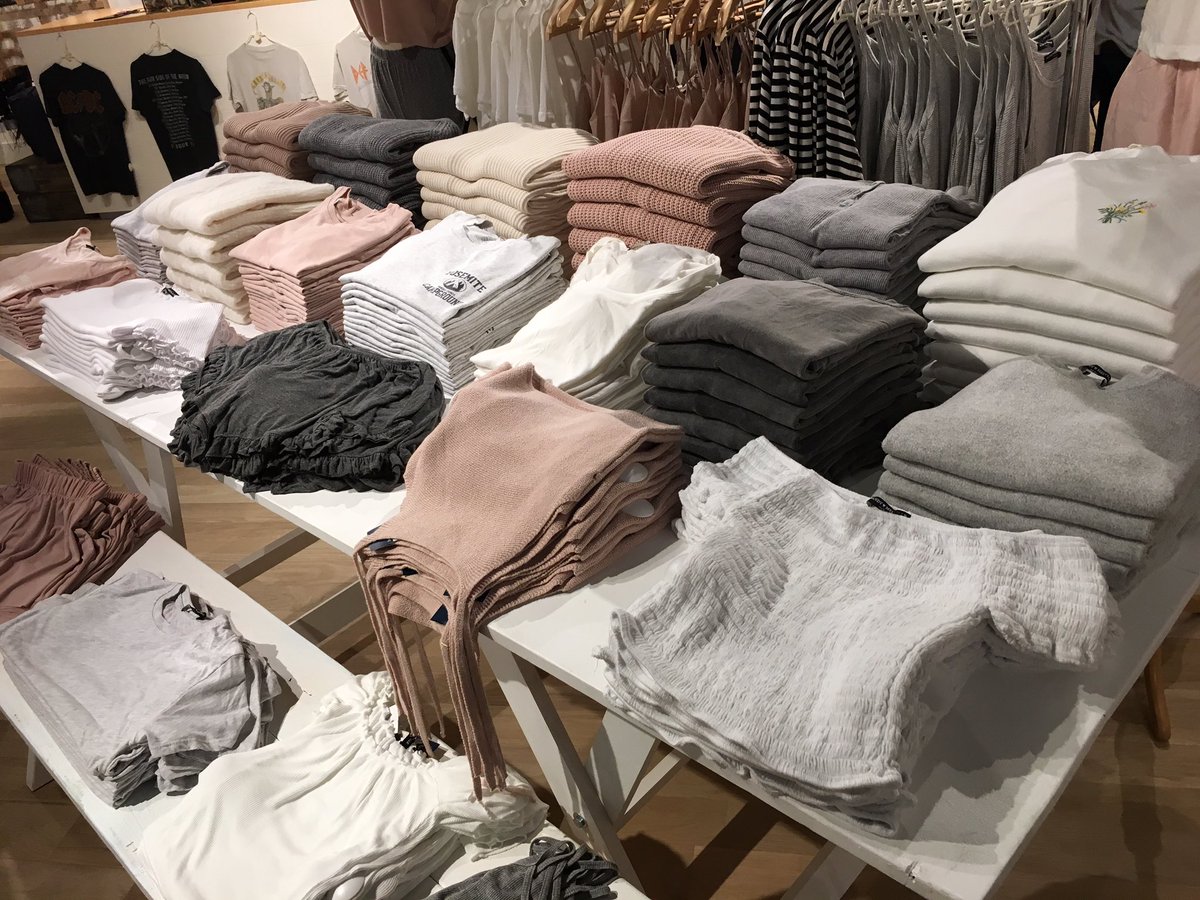 siam_center's tweet photo. เปิดอย่างเป็นทางการแล้วนะจ้ะ สำหรับสาวๆขาช้อป กับแบรนด์ brandy melville ที่แลนดิ้งตรงจาก USA มาเปิดที่แรกที่ ชั้น 1 สยามเซ็นเตอร์ https://t.co/6zOSjIS9Bd