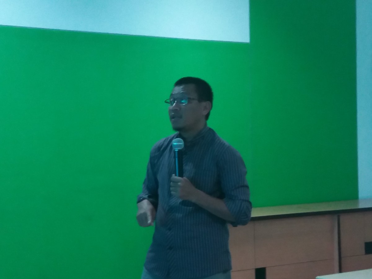 HimmpasUI's tweet photo. Kemiskinan adalah tertutupnya akses masyarakat thp sumber daya. Maka penting sekali untuk membuat mereka berdaya (Pak Bambang) #RISE2016 https://t.co/zVuYsjINXu