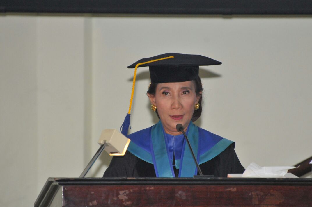 kkpgoid's tweet photo. Selamat atas penganugerahan gelar Doktor Kehormatan (Dr HC) bid Kebijakan Pembangunan KP kpd Ibu Susi Pudjiastuti o/ Undip Semarang (03/12) https://t.co/2cfgkjVk74