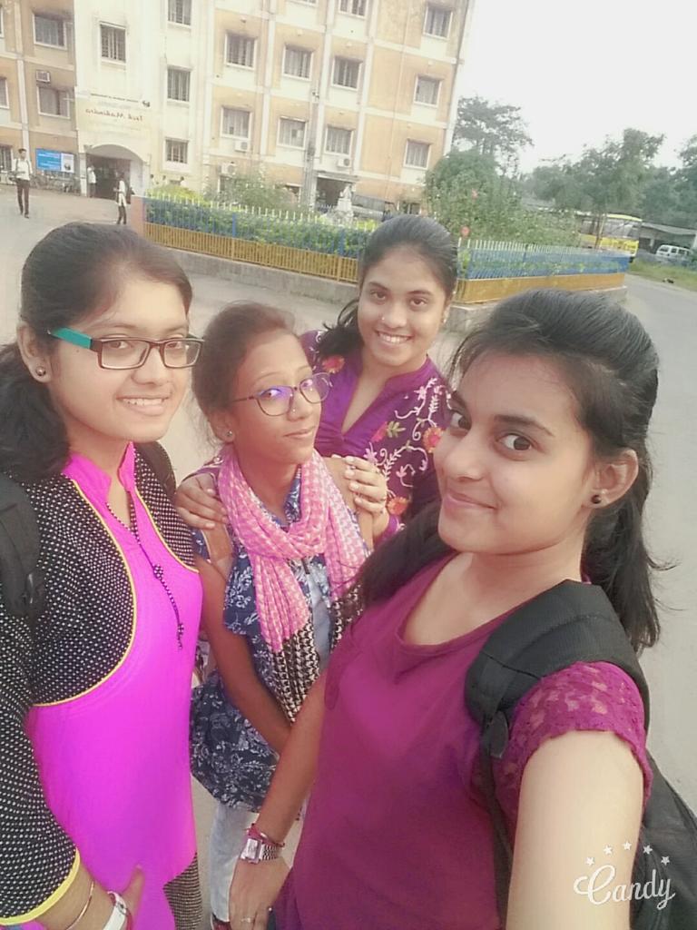Suchishra1's tweet photo. #college_girls #2nd_year #3rd_sem #last_day https://t.co/L1BMhHtEDv