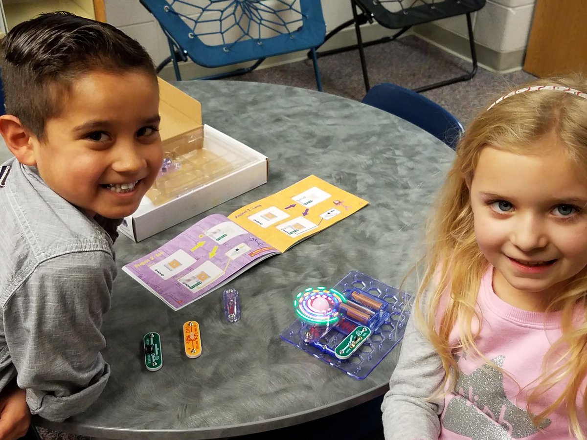 twotods2's tweet photo. Makerspace at HPE LMC. 1st gr creativity+opportunities=critical thinking #whereanythingispossible @HPEprincipal @LSR7Libraries https://t.co/ZlgRzLZz9M