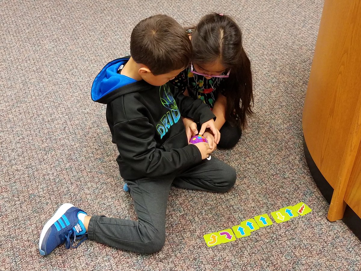 twotods2's tweet photo. Makerspace at HPE LMC. 1st gr creativity+opportunities=critical thinking #whereanythingispossible @HPEprincipal @LSR7Libraries https://t.co/ZlgRzLZz9M
