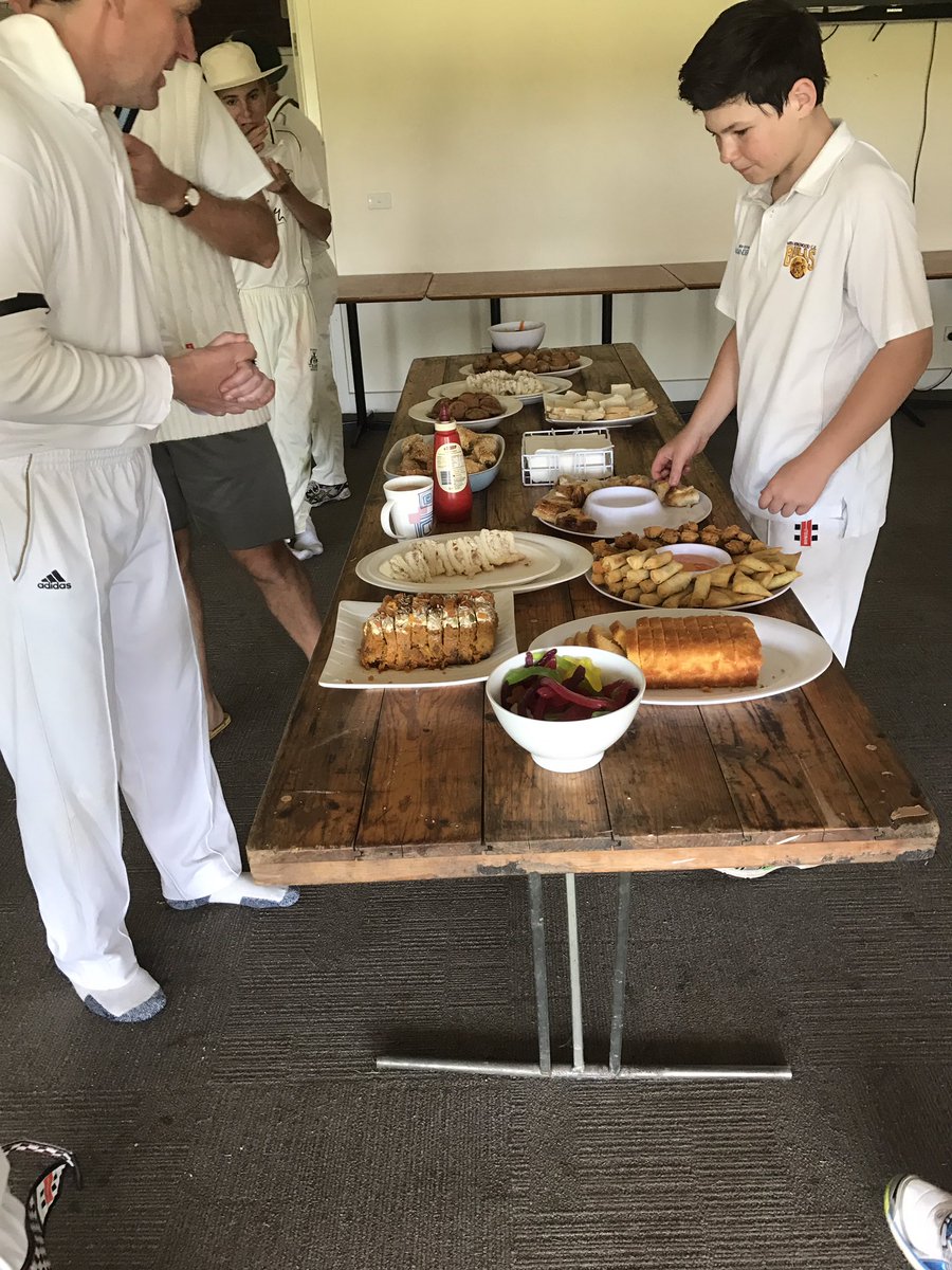 BCC1842's tweet image. The Thai Cuisine with dipping sauce , Chicken Sandwiches with KFC chicken #nextlevel #goodspread