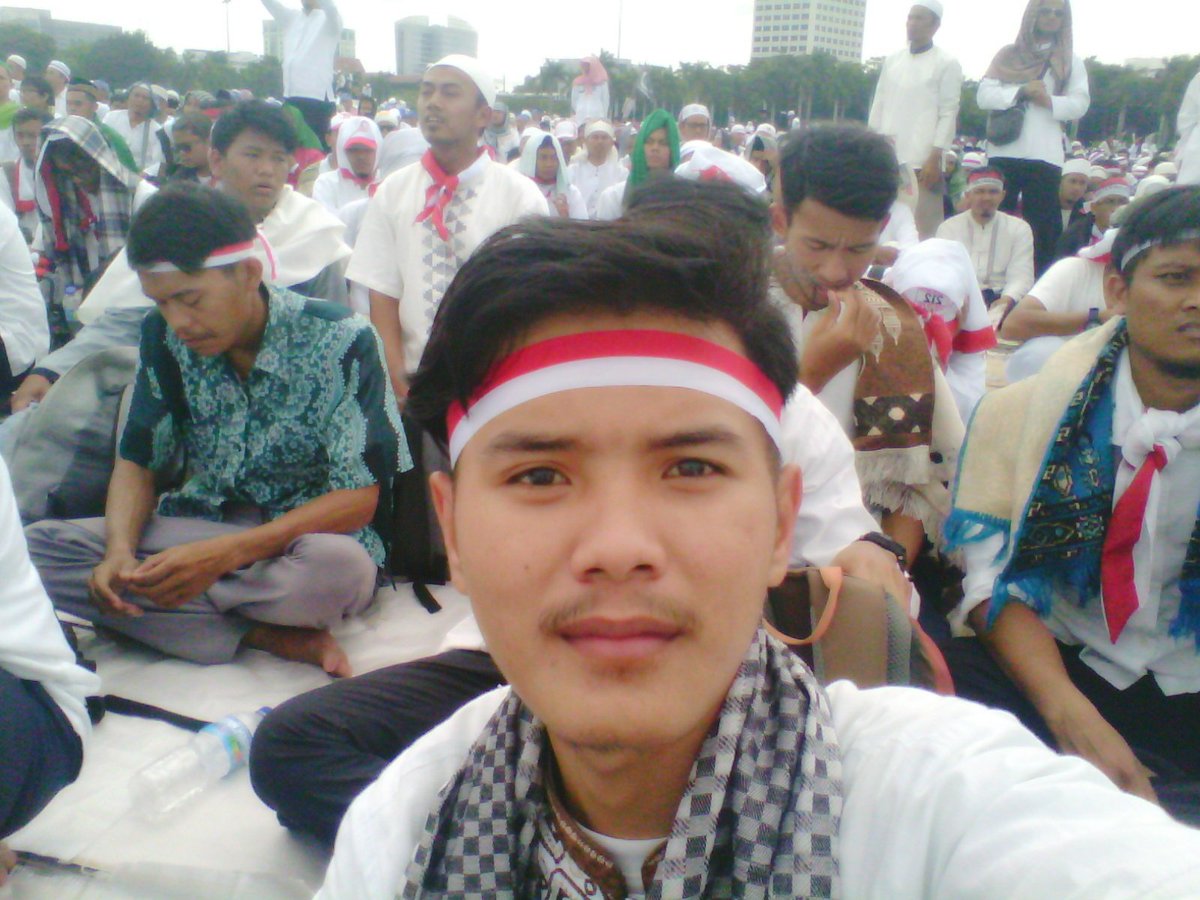 daud_penguin's tweet photo. Monas lautan manusia. #superdamai212 https://t.co/6JdzENIADt
