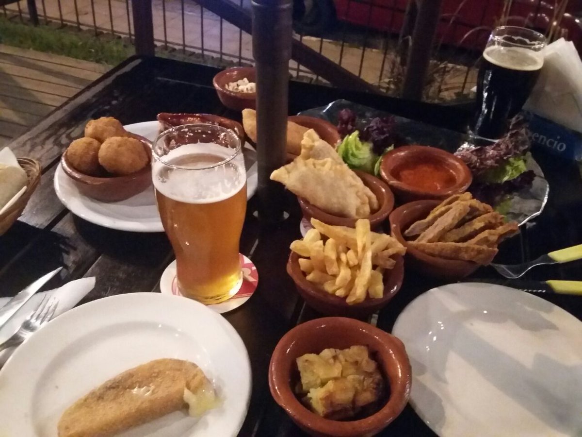CaroAugusto's tweet photo. Noche de birras en verano = paz mental ✌ https://t.co/4mVE4leZjO
