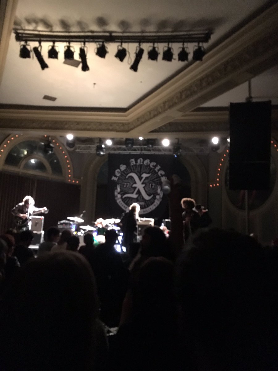 EmmaRuthRundle's tweet image. Angelino feeling strong for @smallwigs and @Xtheband tonight in Portland. 🤘